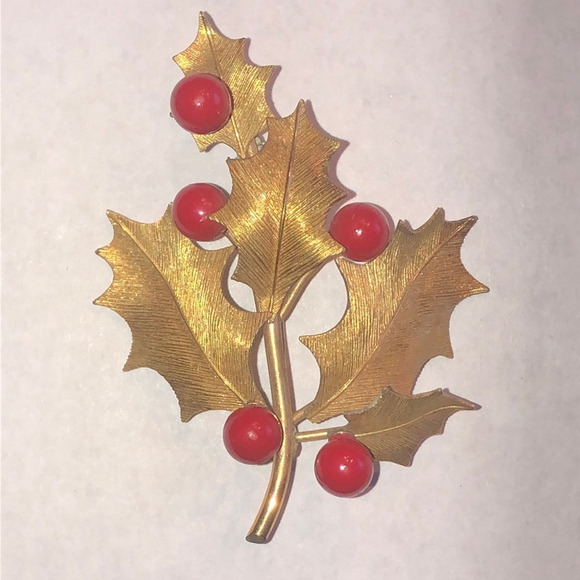 Krementz Vintage Gold Tone Christmas Holiday Red Beaded Leaf Brooch Shoulder Pin - Picture 1 of 4